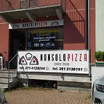 Apartament House By The Arona