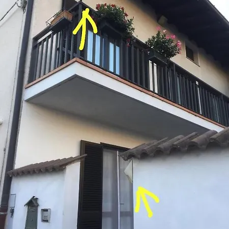 Apartament House By The Arona